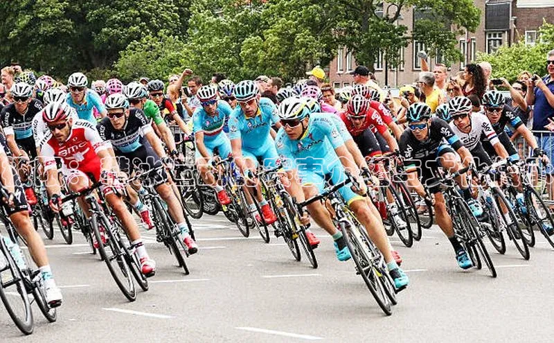 极限：攀冰运动的赛事介绍与文化传承